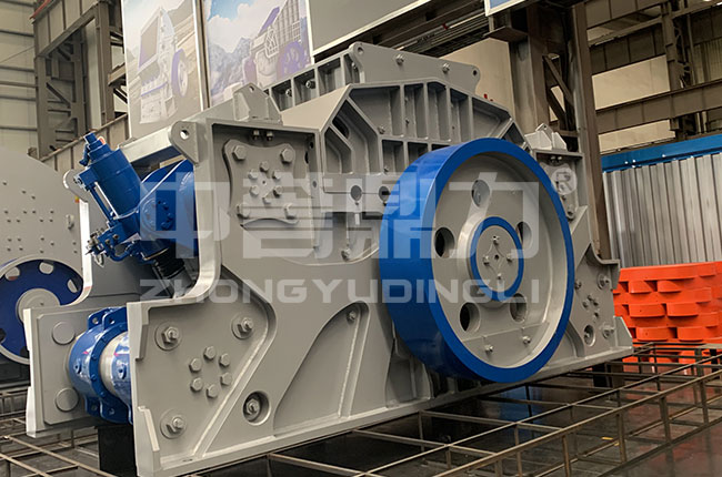 大型旋回式破碎機(jī)