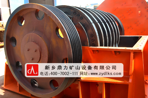 新鄉(xiāng)鼎力重型錘式破碎機(jī)設(shè)備護(hù)圈展示