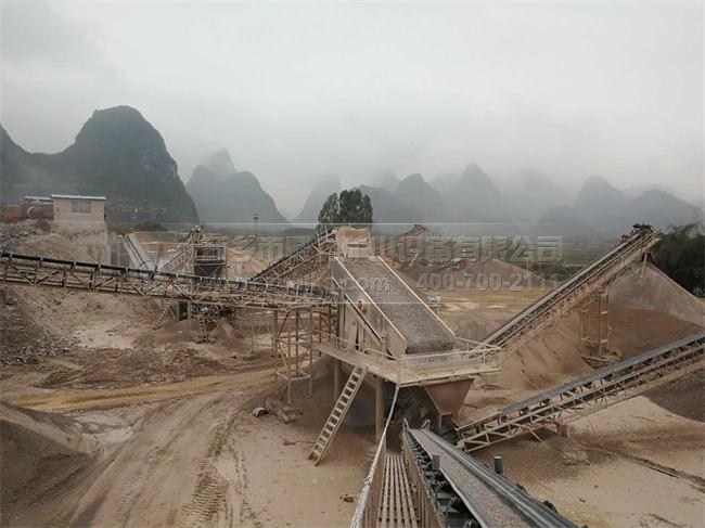 山東破碎機(jī)客戶案例生產(chǎn)現(xiàn)場(chǎng)