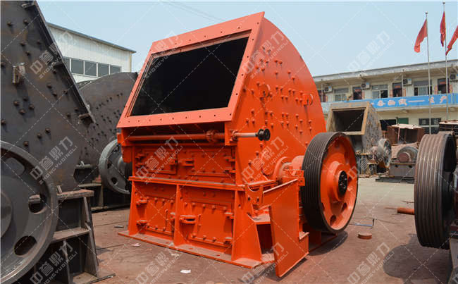 礦山砸石機(jī)設(shè)備